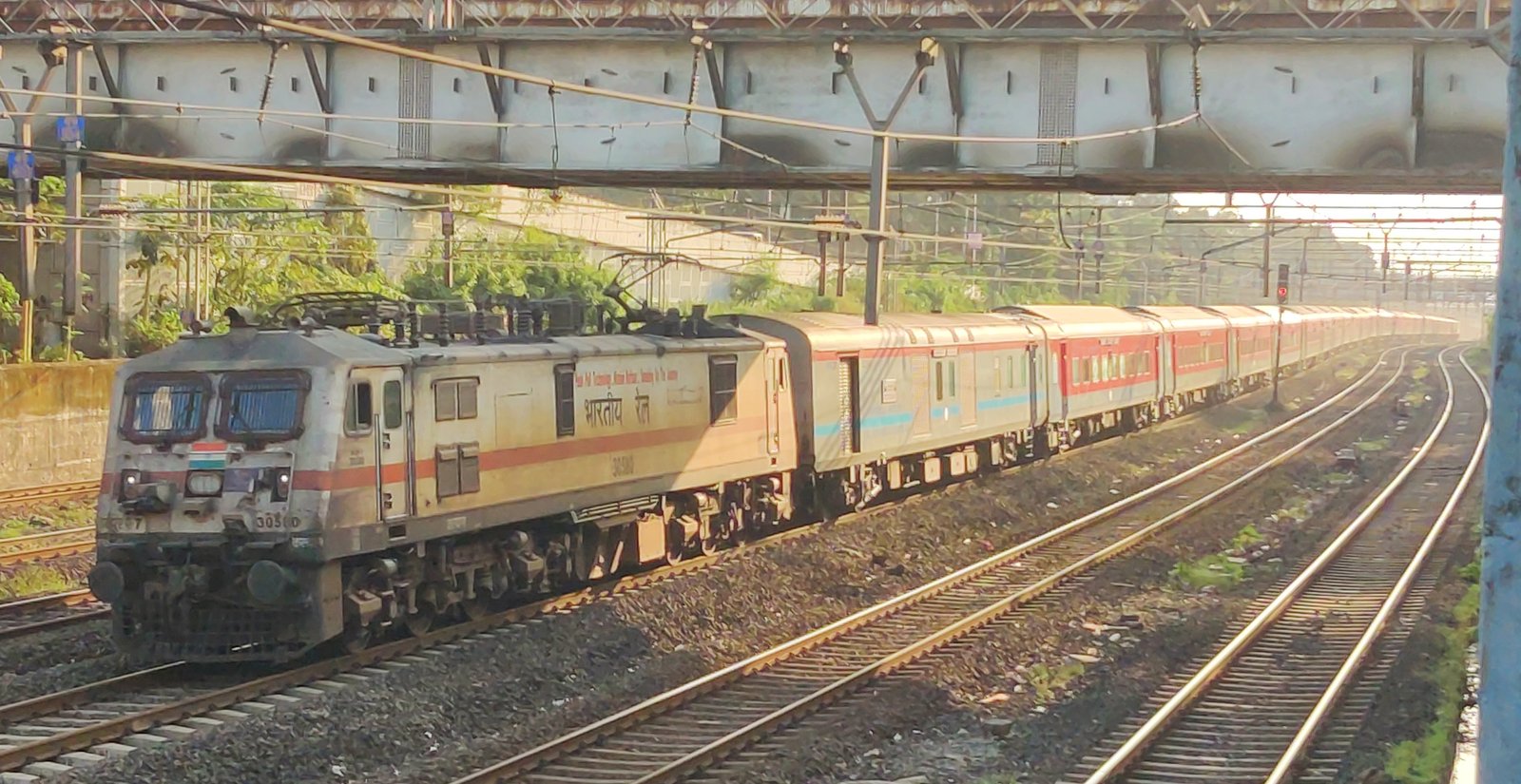 22222 Hazrat Nizamuddin - Mumbai CSMT Rajdhani Express photo 22