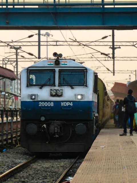 22435 Varanasi - New Delhi Vande Bharat Express photo 7