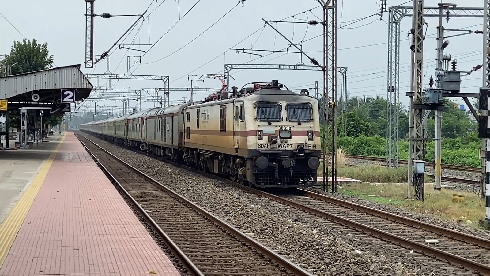 12259 Sealdah - Bikaner AC Duronto Express photo 2