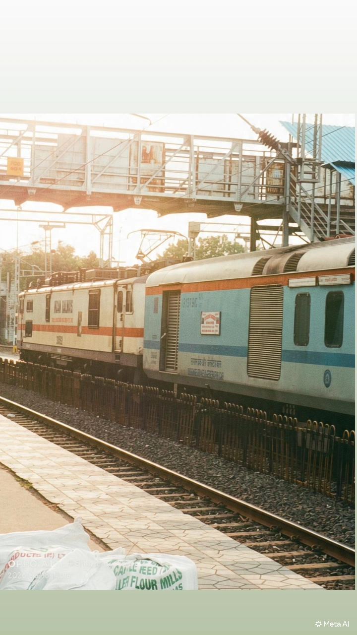 22222 Hazrat Nizamuddin - Mumbai CSMT Rajdhani Express photo 2