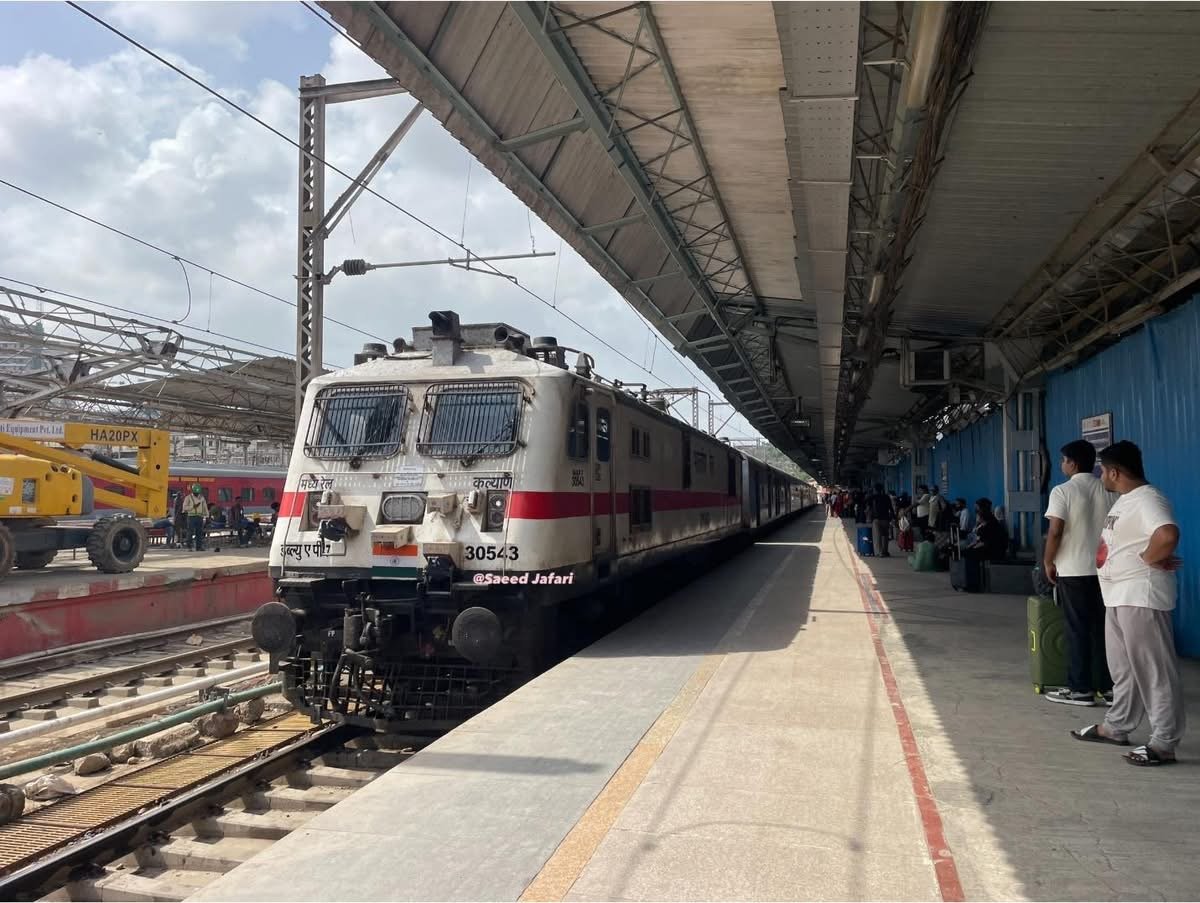 22222 Hazrat Nizamuddin - Mumbai CSMT Rajdhani Express photo 3