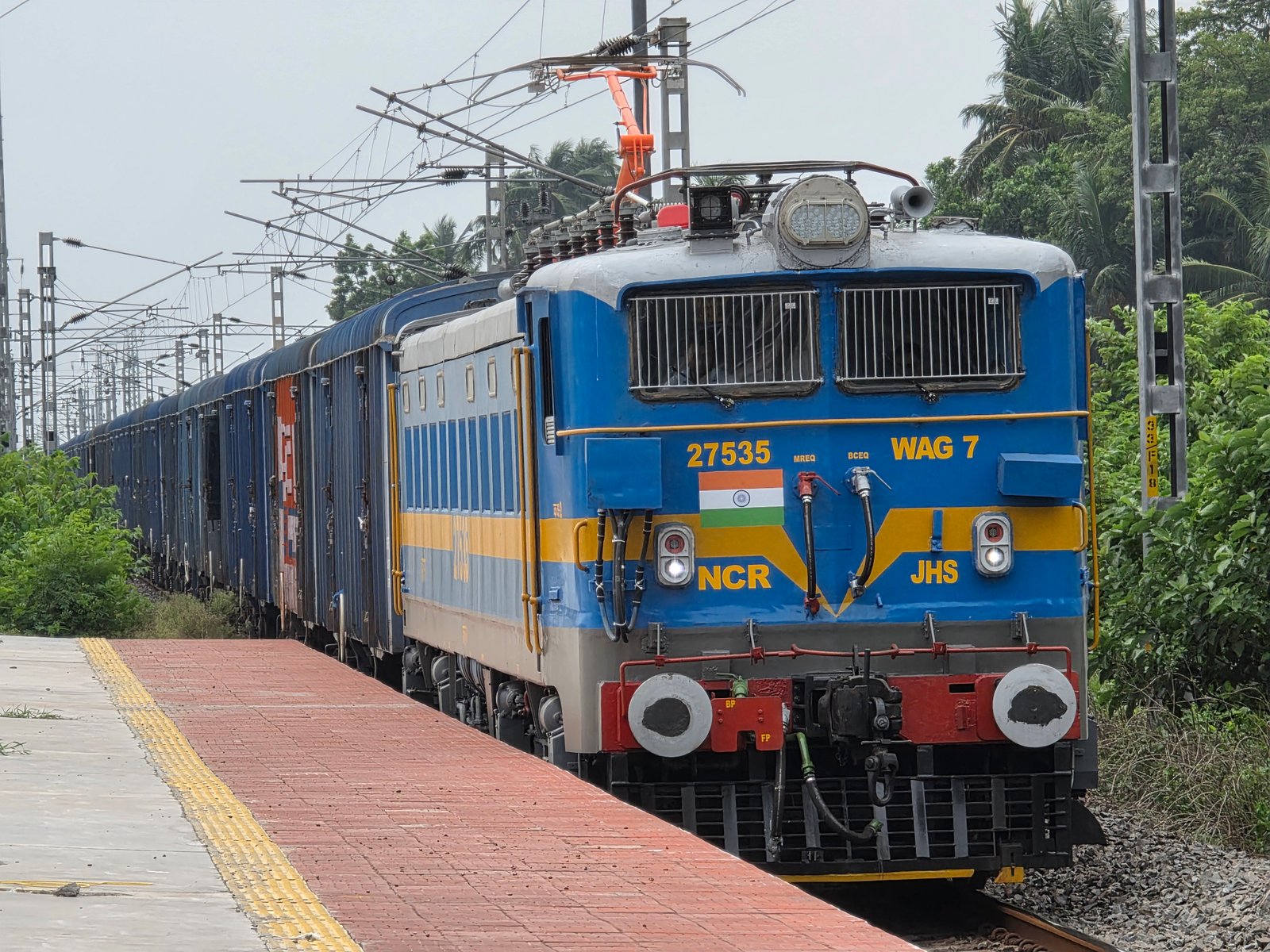 04089 Patna - Anand Vihar Terminal Special Fare Special (Via Ballia) photo 8