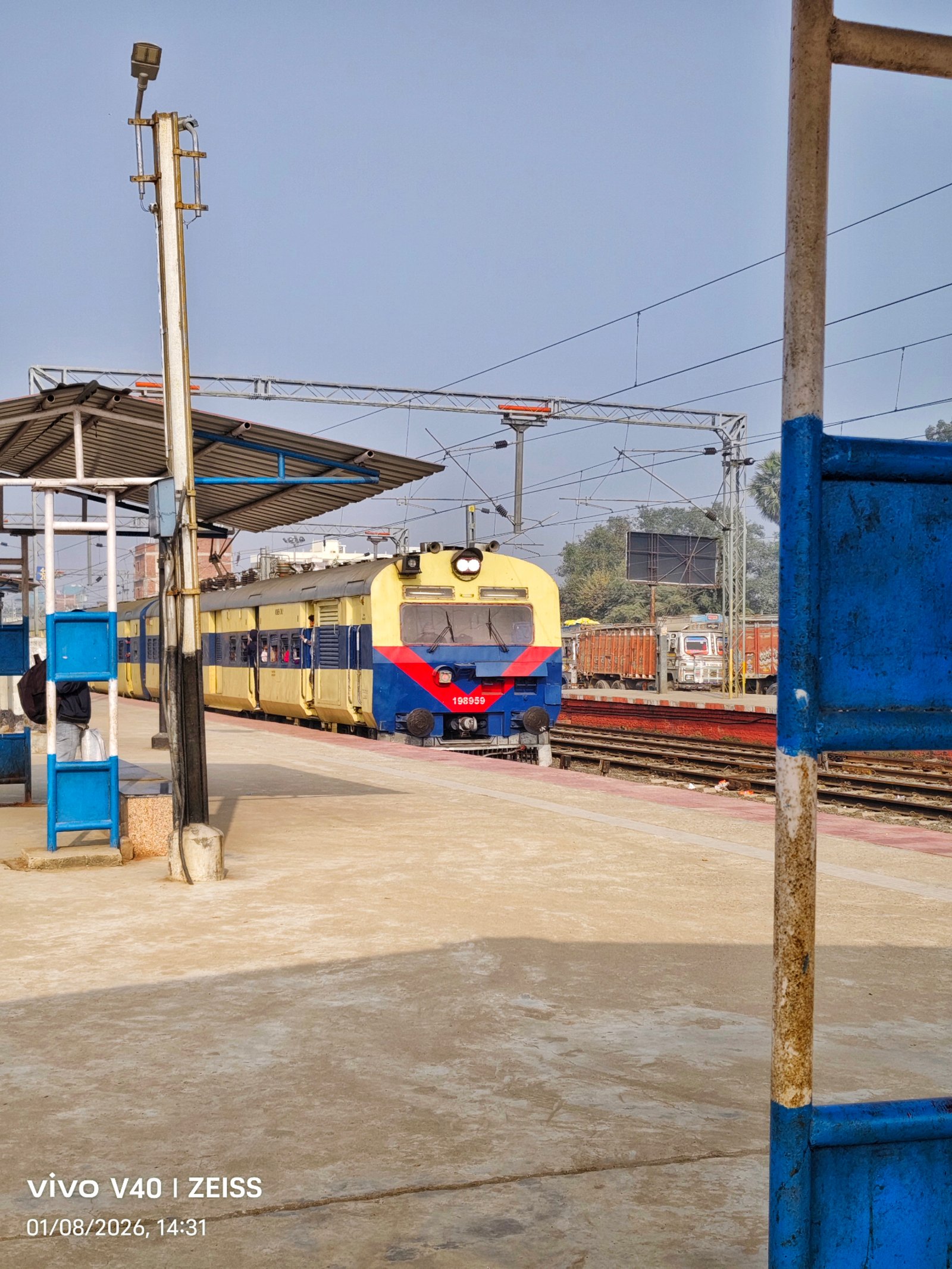 04089 Patna - Anand Vihar Terminal Special Fare Special (Via Ballia) photo 4