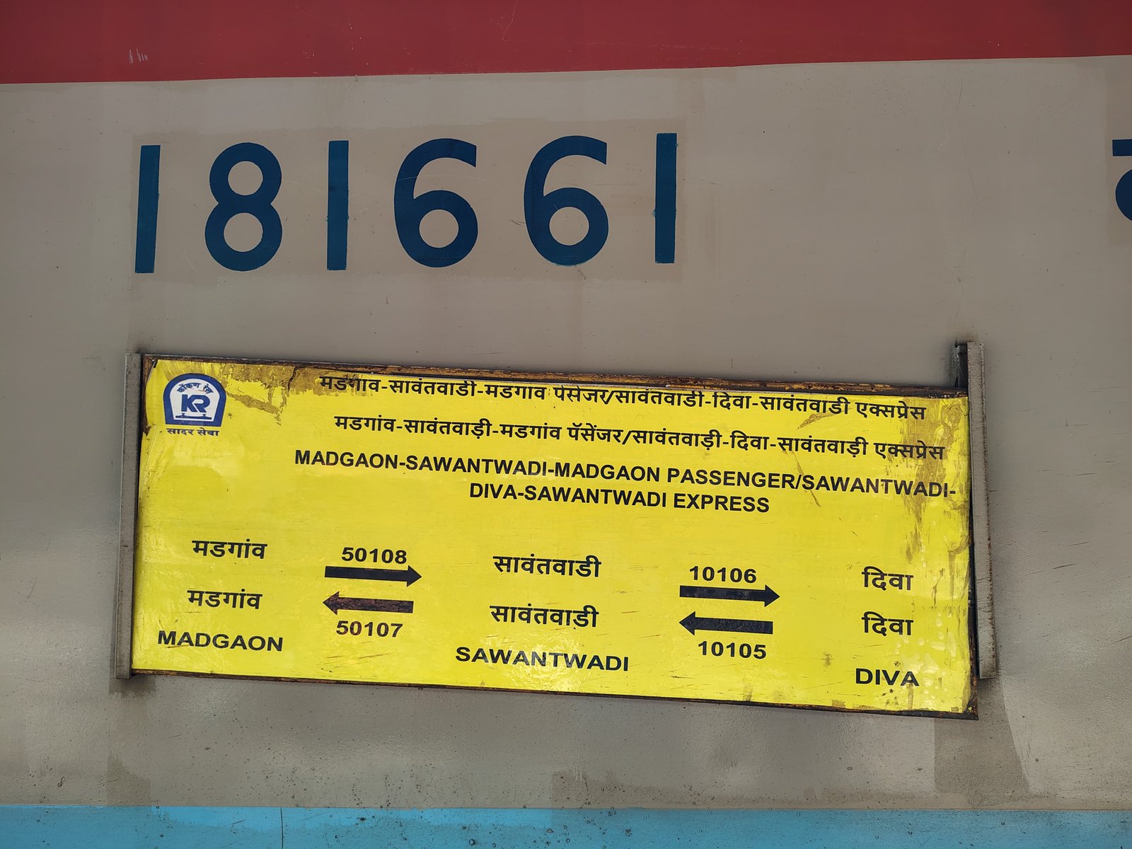22435 Varanasi - New Delhi Vande Bharat Express photo 3