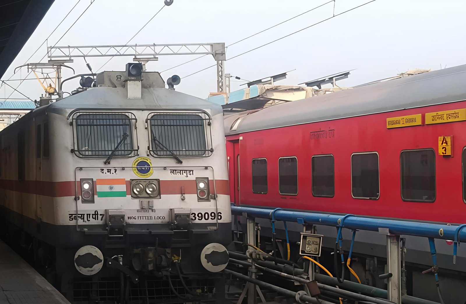 12743 Vikramasimhapuri Amaravati Intercity Express photo 1