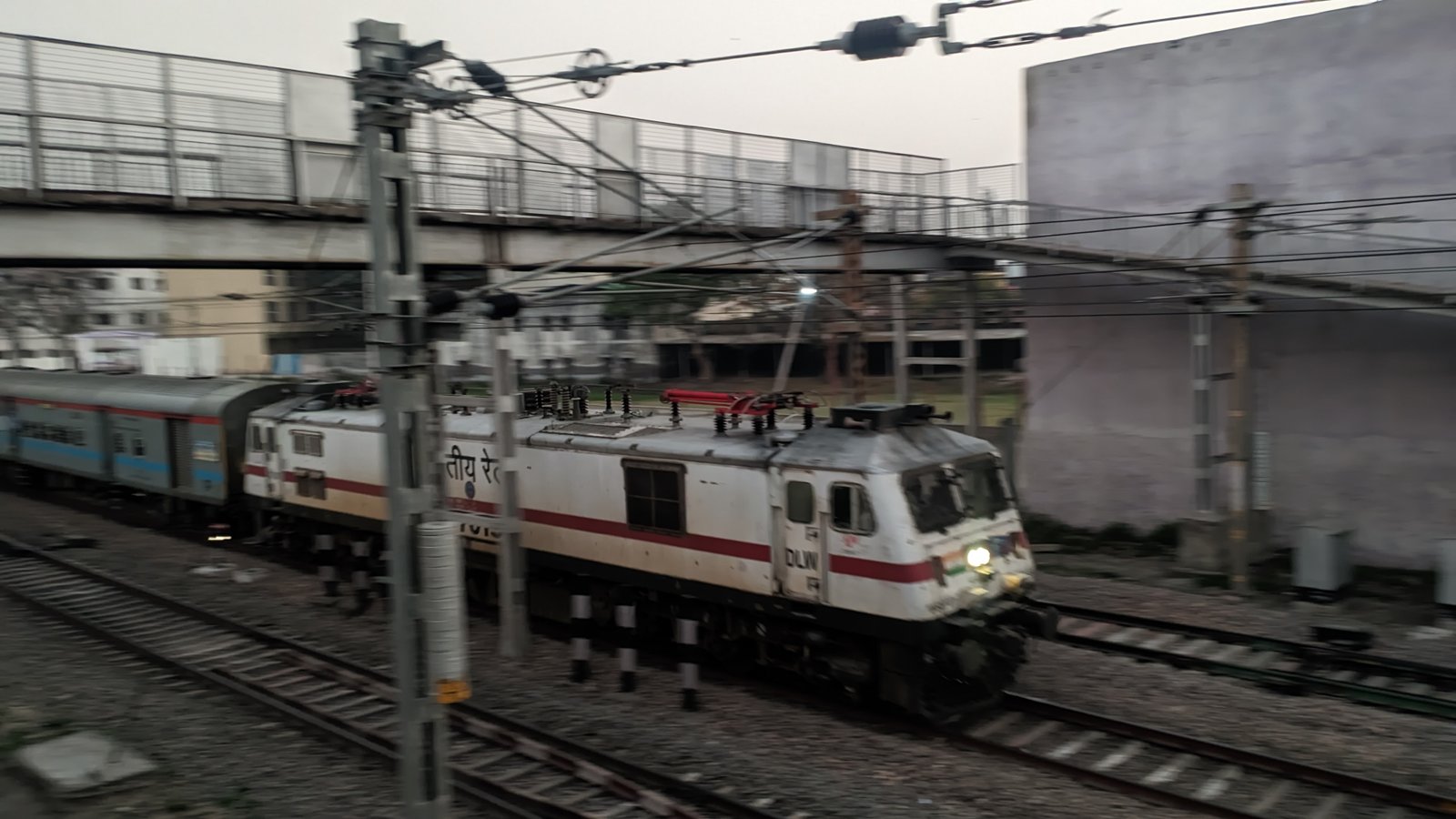 04033 Sabarmati - New Delhi Special Fare AC Special photo 8