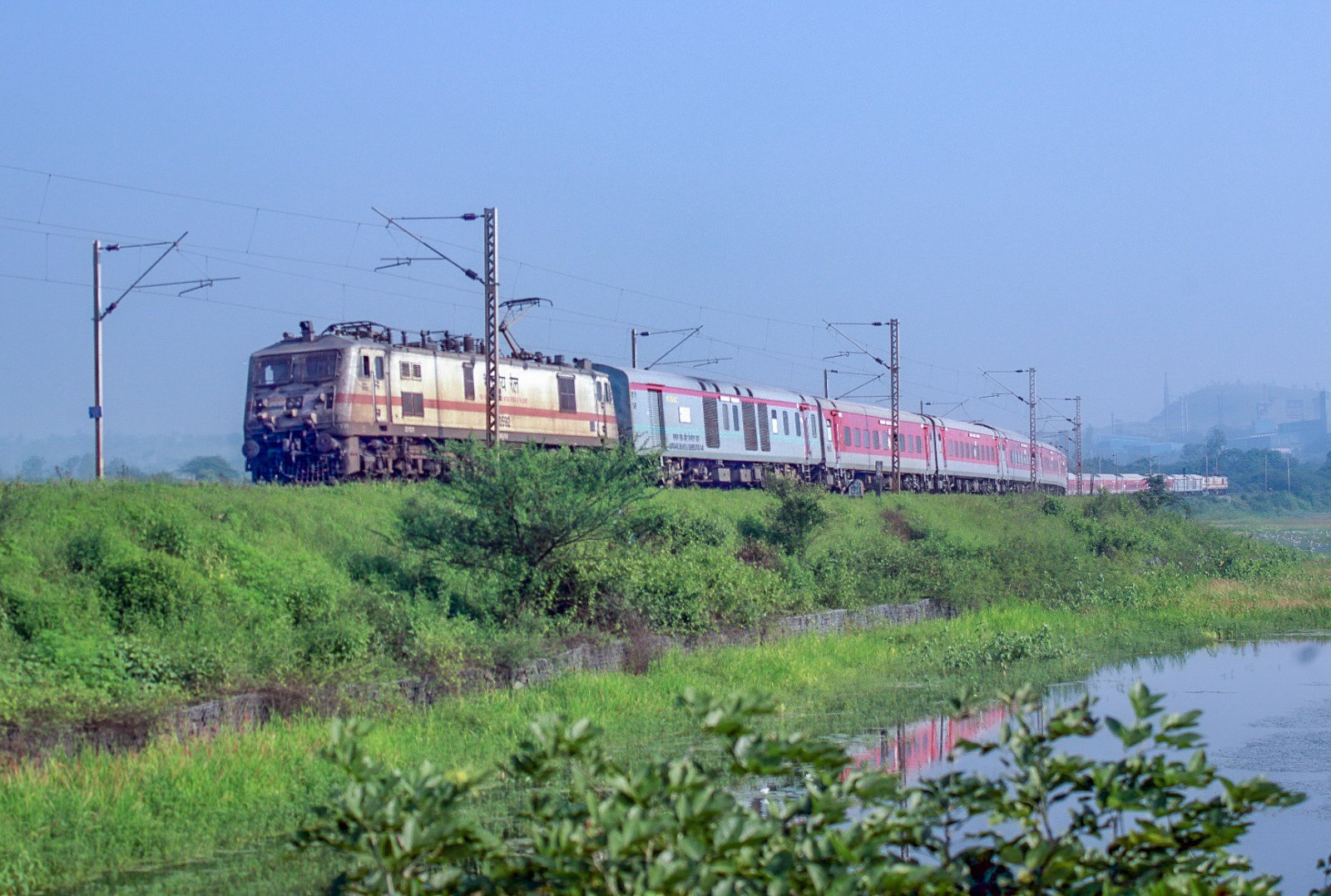22222 Hazrat Nizamuddin - Mumbai CSMT Rajdhani Express photo 25