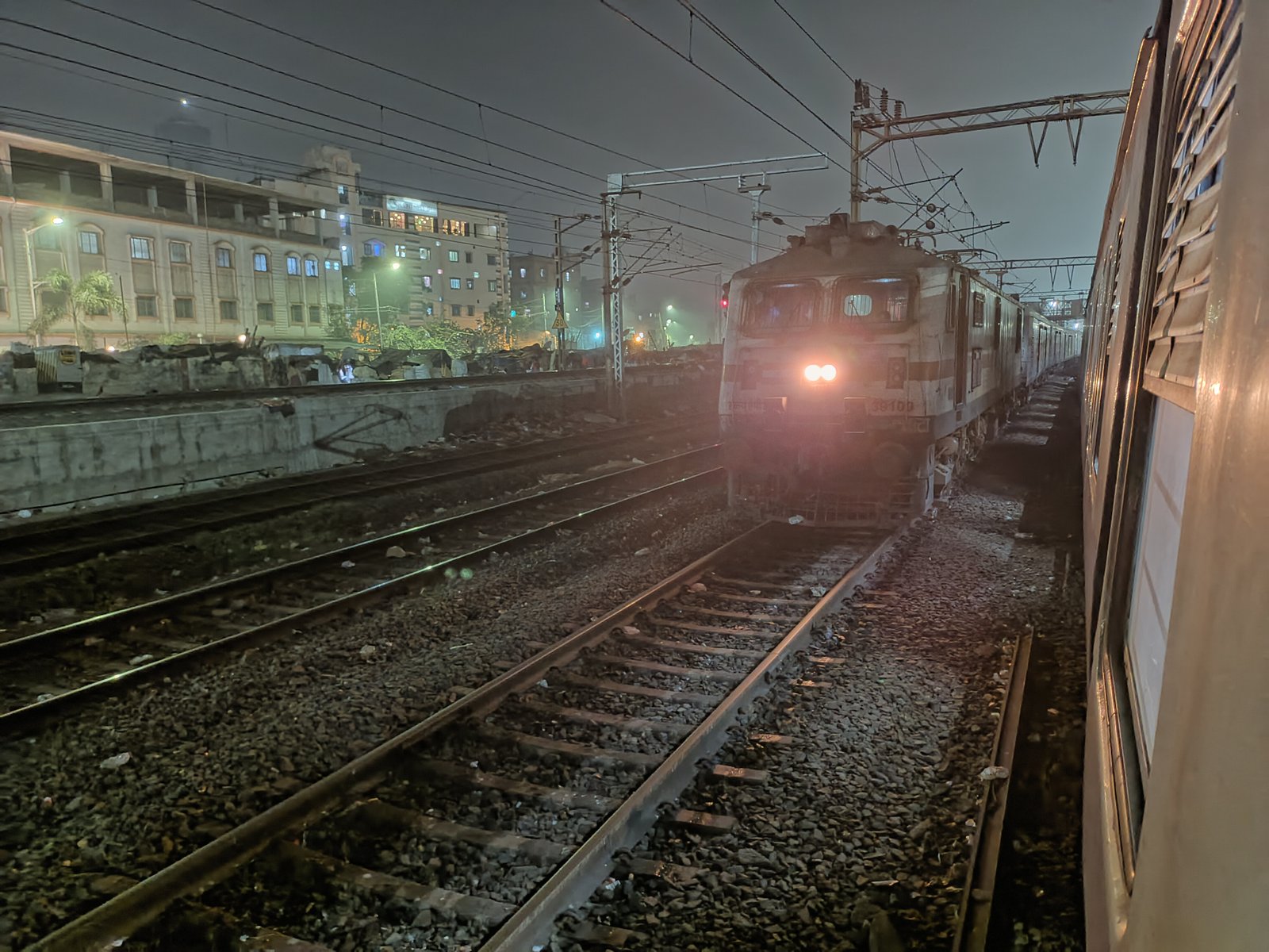 22435 Varanasi - New Delhi Vande Bharat Express photo 1
