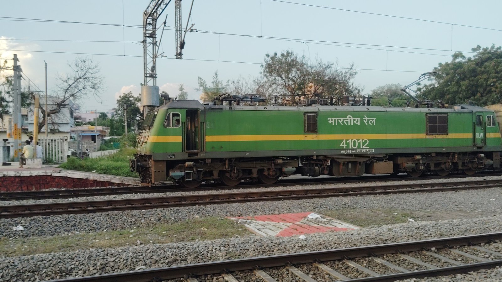 15639 Puri - Kamakhya Express (via Adra) photo 7