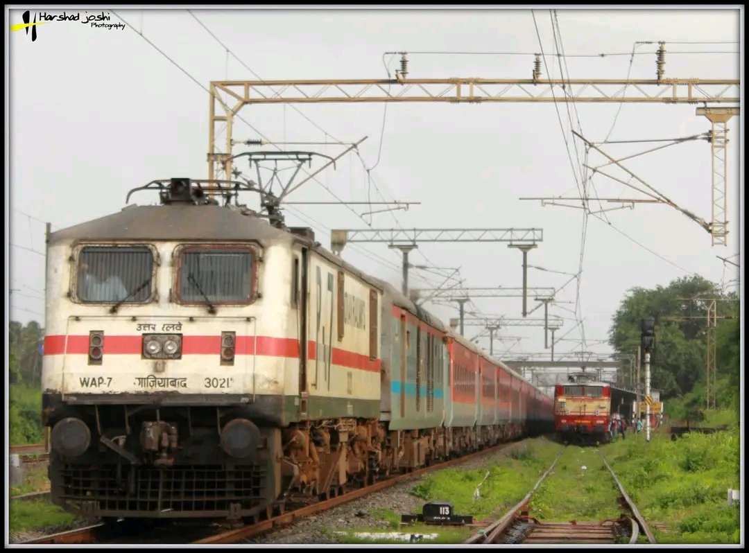 12951 Mumbai Central - New Delhi Tejas Rajdhani Express photo 9