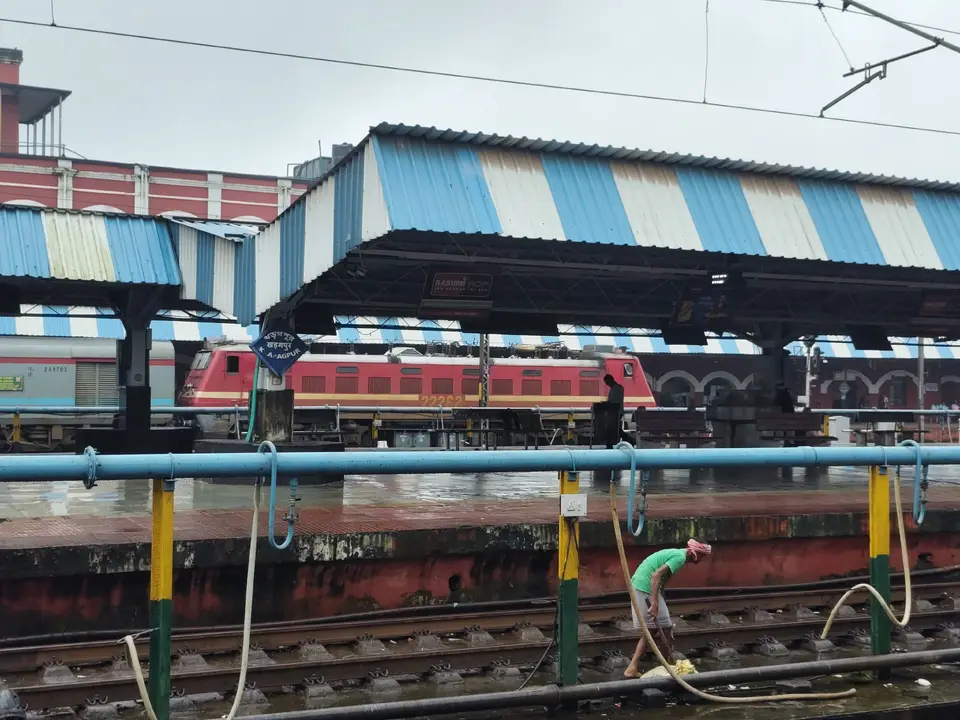 12885 Aranyak Express train photo 1