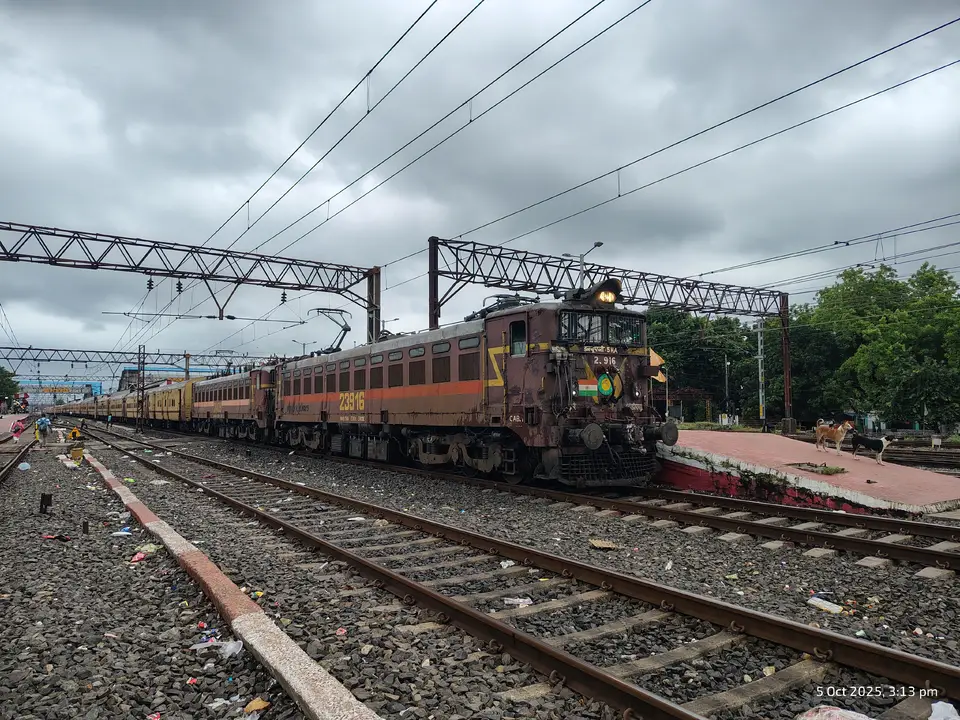 03005 Howrah - Valsad One Way Summer Special train