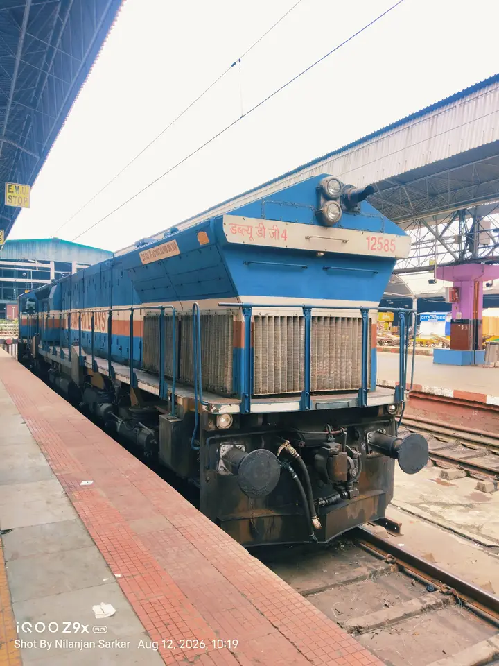 12129 Azad Hind Express train photo 10