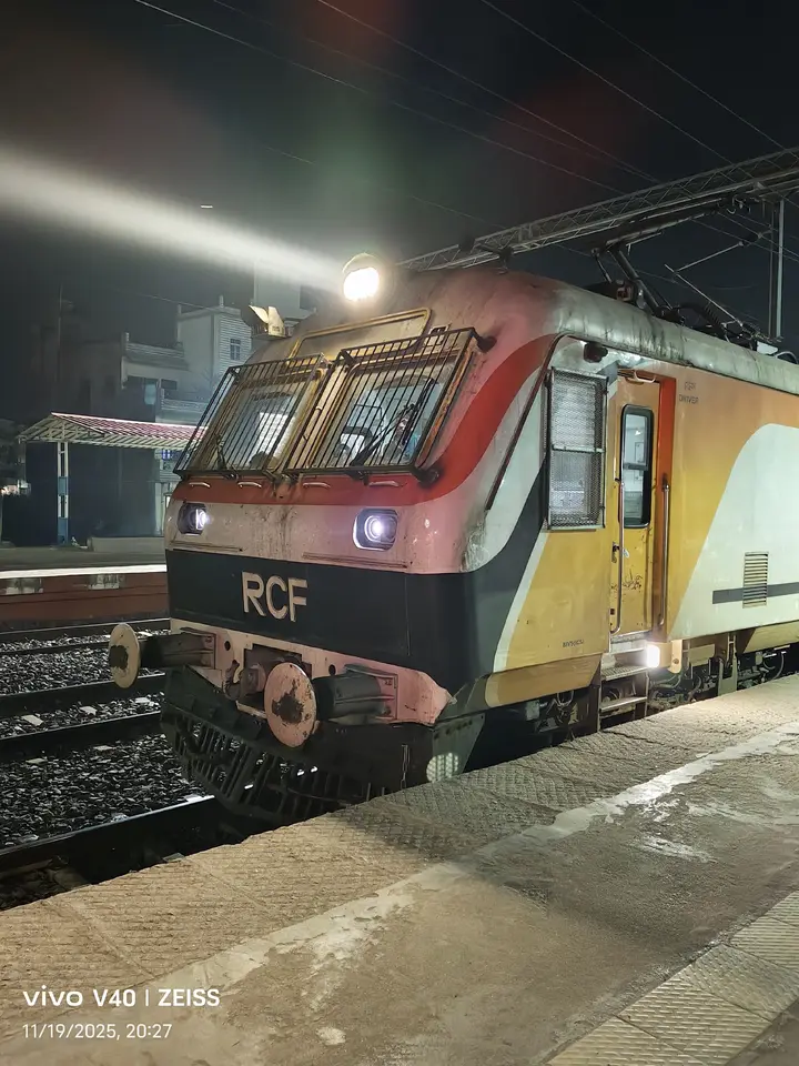 12317 Akal Takht Express train photo 8