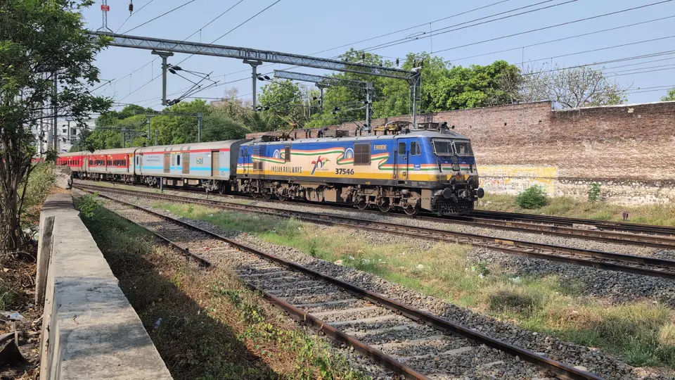 22629 Mumbai LTT - Tirunelveli SF Express (via Konkan) train photo 10