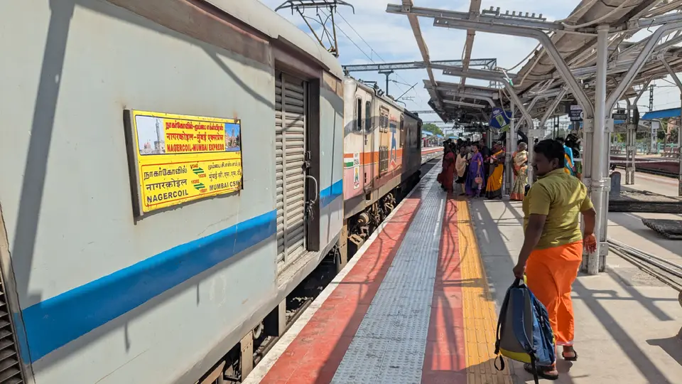 16339 Mumbai LTT - Nagercoil Express (via Katpadi) train photo 15