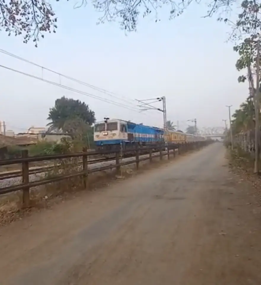 20651 KSR Bengaluru - Talguppa InterCity Express train photo 3
