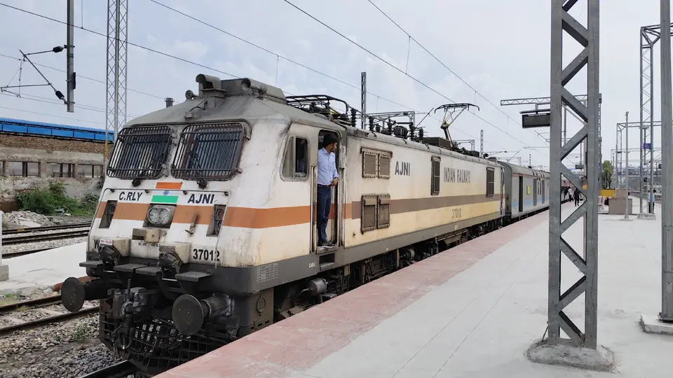 11057 Mumbai CSMT - Amritsar Express train photo 20