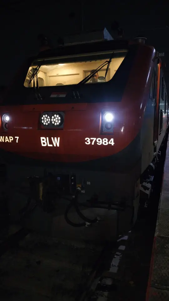 15949 Dibrugarh - Gomti Nagar Amrit Bharat Express train photo 2