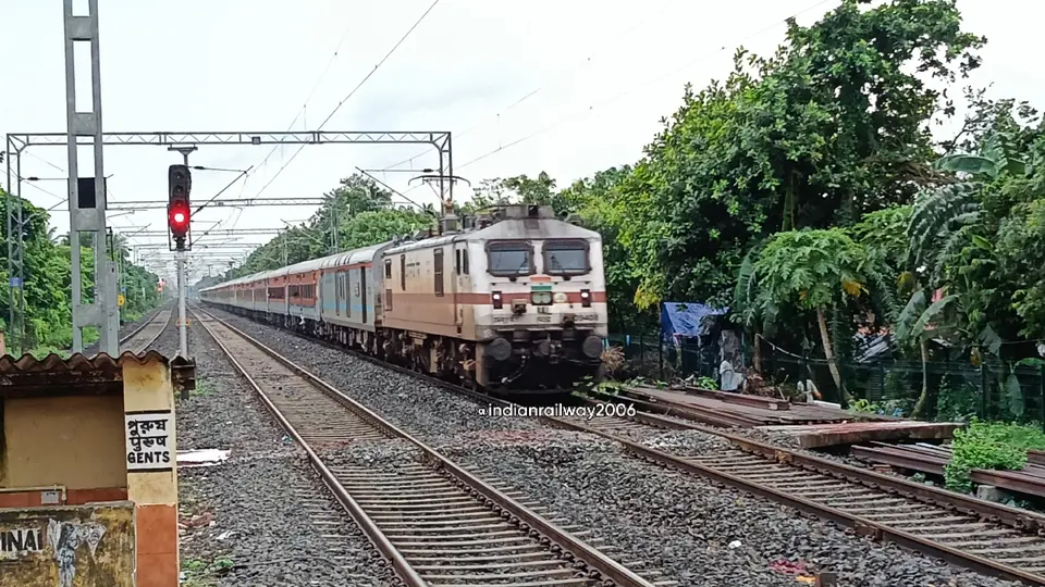13021 Mithila Express train photo 2