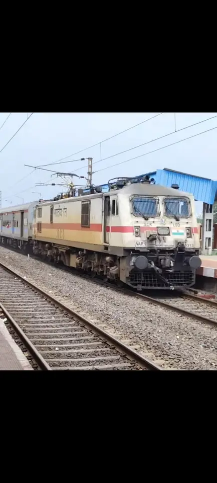 18111 Tatanagar - Yesvantpur Weekly Express train photo 3