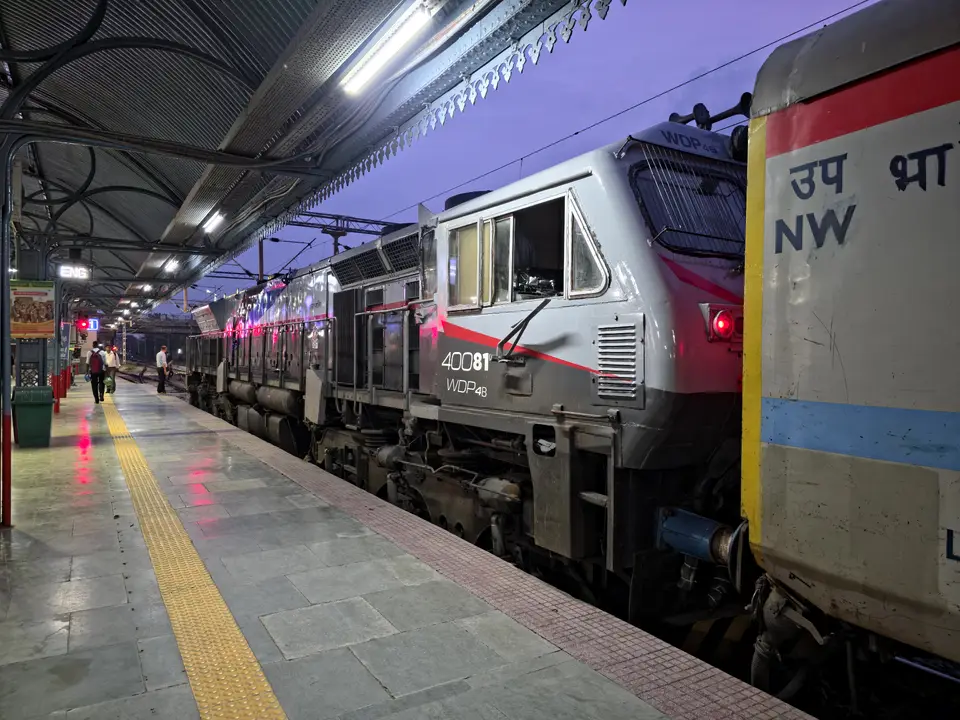 14815 Shri Ganganagar - Rishikesh Intercity Express train photo 10