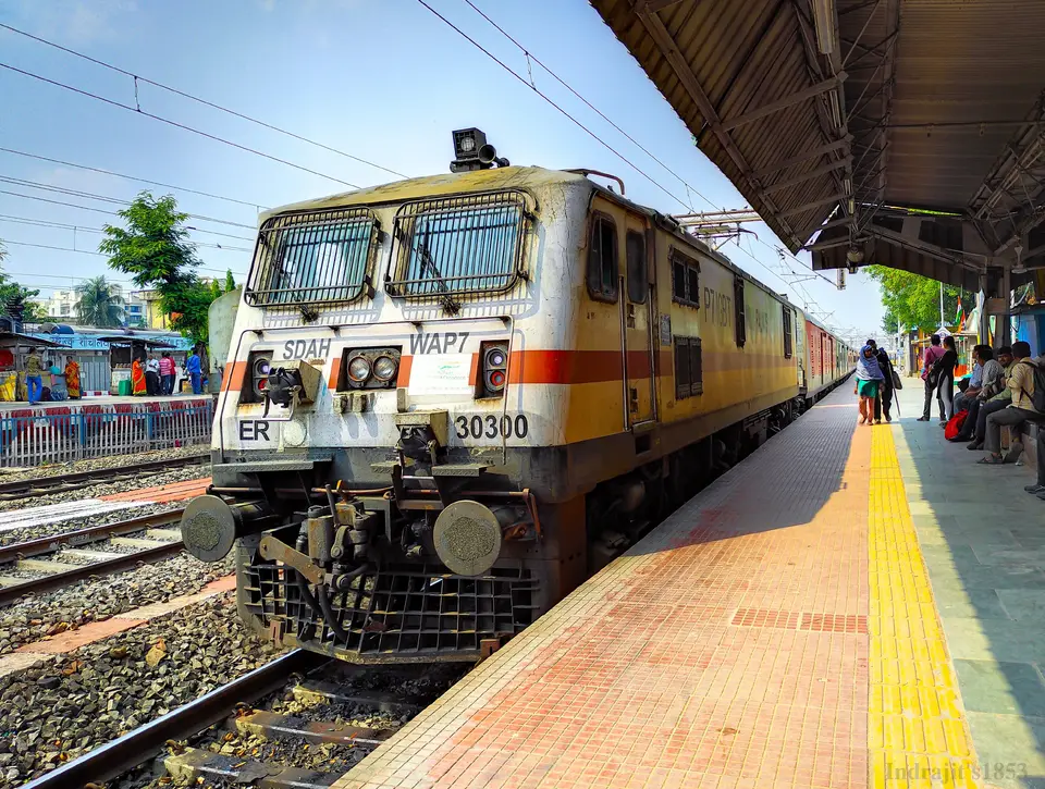 12317 Akal Takht Express train photo 3