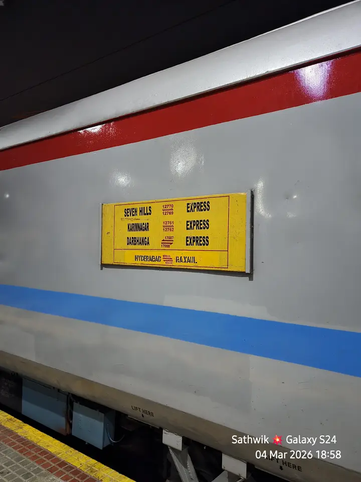 12761 Tirupati - Karimnagar SF Express train