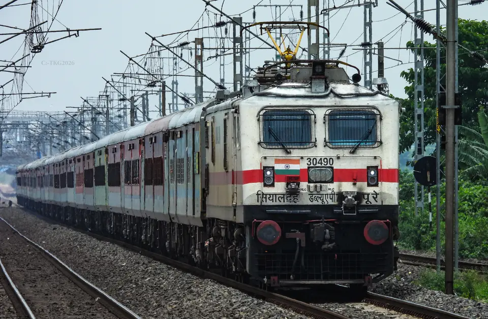 22323 Shabd Bhedi Express train photo 2