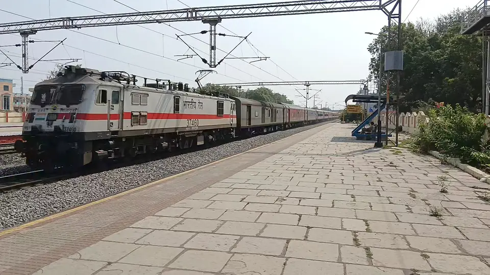 17233 Bhagyanagar Express train photo 2