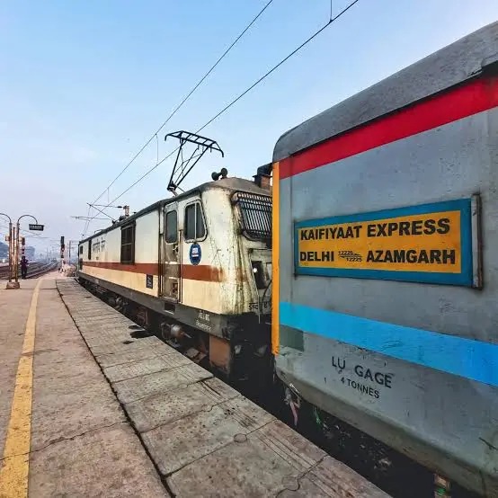 12225 Kaifiyaat SF Express train photo 4