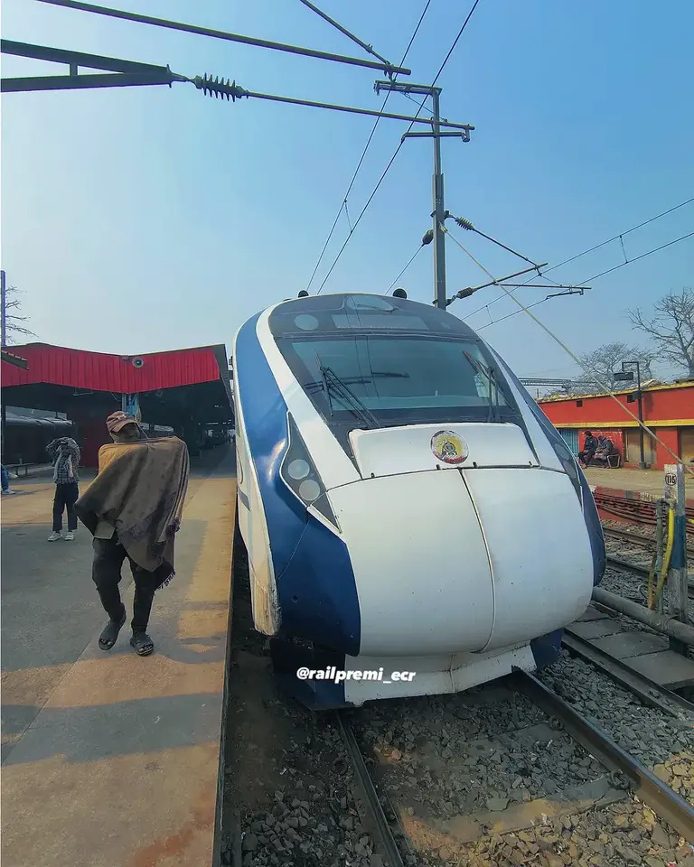 26301 Jogbani - Danapur Vande Bharat Express train