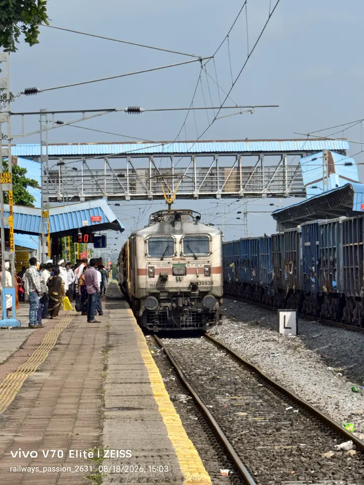 17029 Vijayapura - Hyderabad Express train photo 3