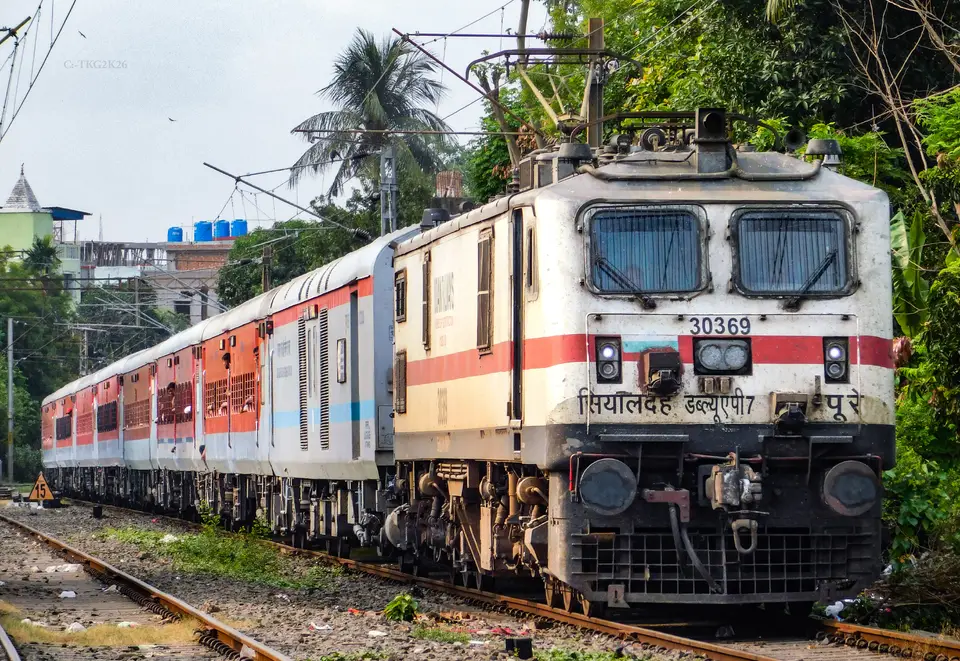 12317 Akal Takht Express train photo 4