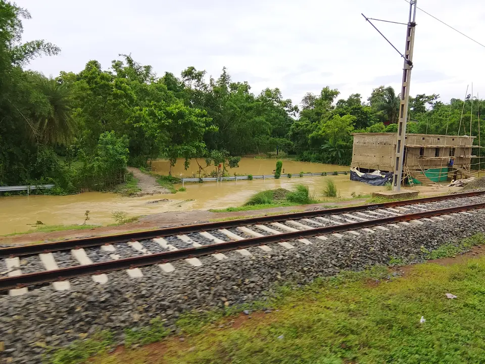 12821 Dhauli Express train photo 1