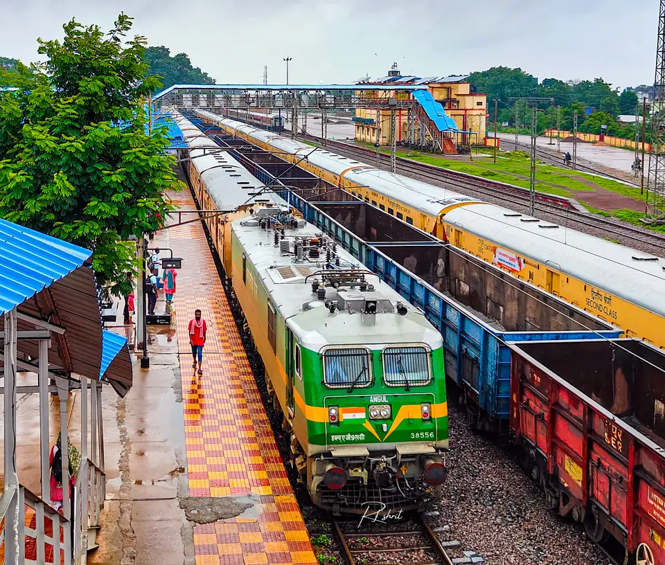 12129 Azad Hind Express train photo 35