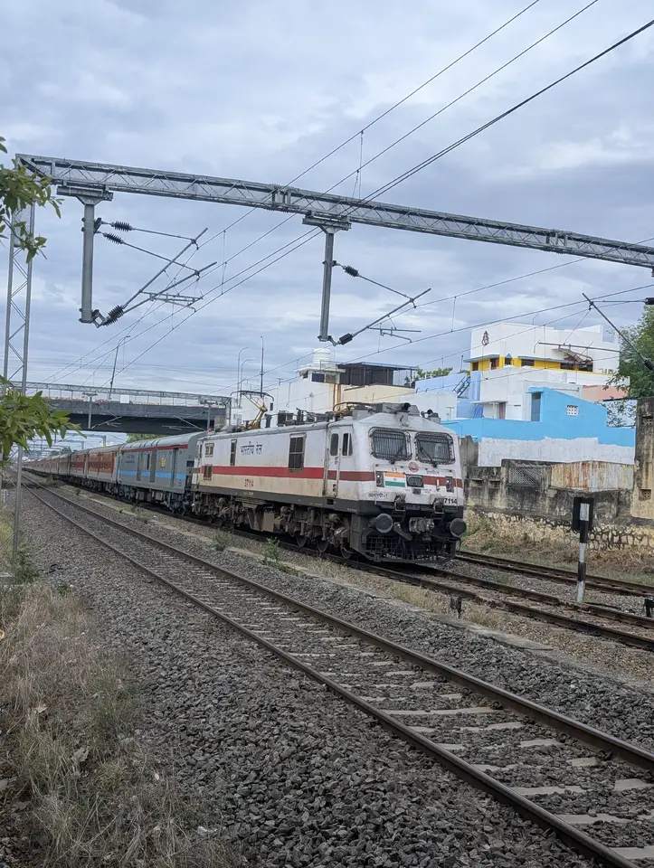 22629 Mumbai LTT - Tirunelveli SF Express (via Konkan) train photo 8