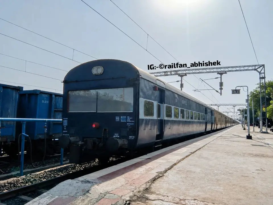 16593 KSR Bengaluru - Hazur Sahib Nanded Express train photo 8
