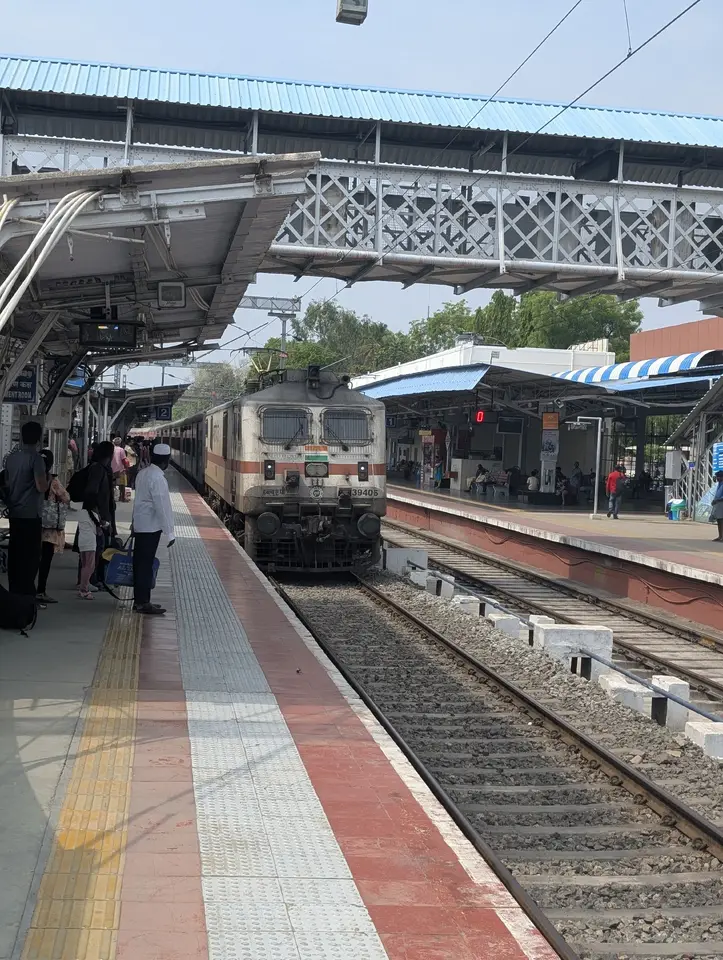 16339 Mumbai LTT - Nagercoil Express (via Katpadi) train photo 8