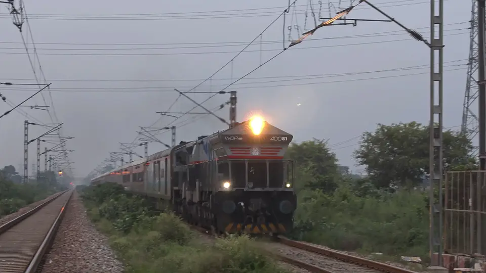 14815 Shri Ganganagar - Rishikesh Intercity Express train photo 18