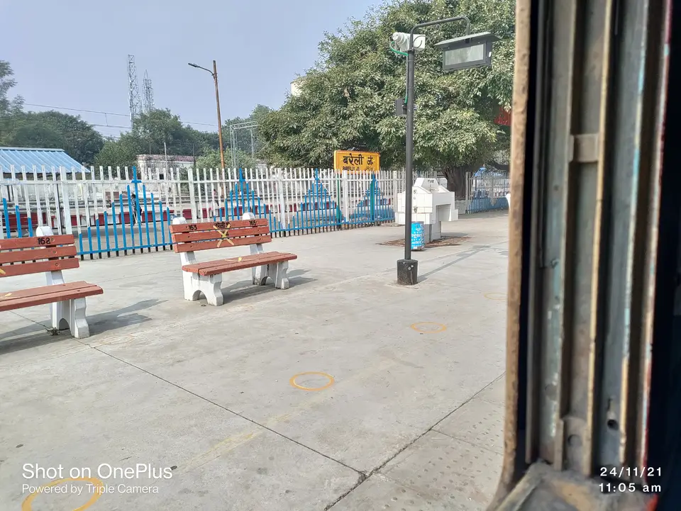 14313 Mumbai LTT - Bareilly Weekly Express train photo 4