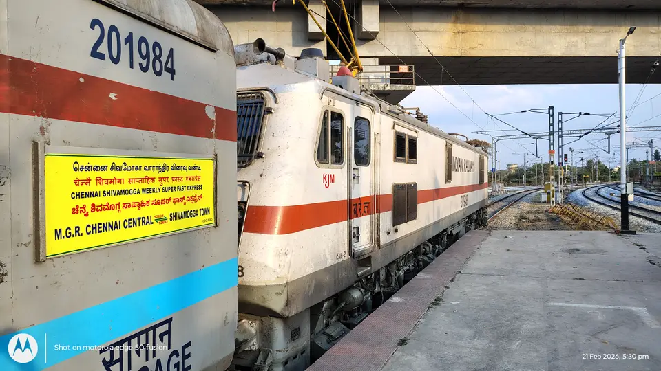 12691 MGR Chennai Central - Shivamogga Town Weekly SF Express train photo 2
