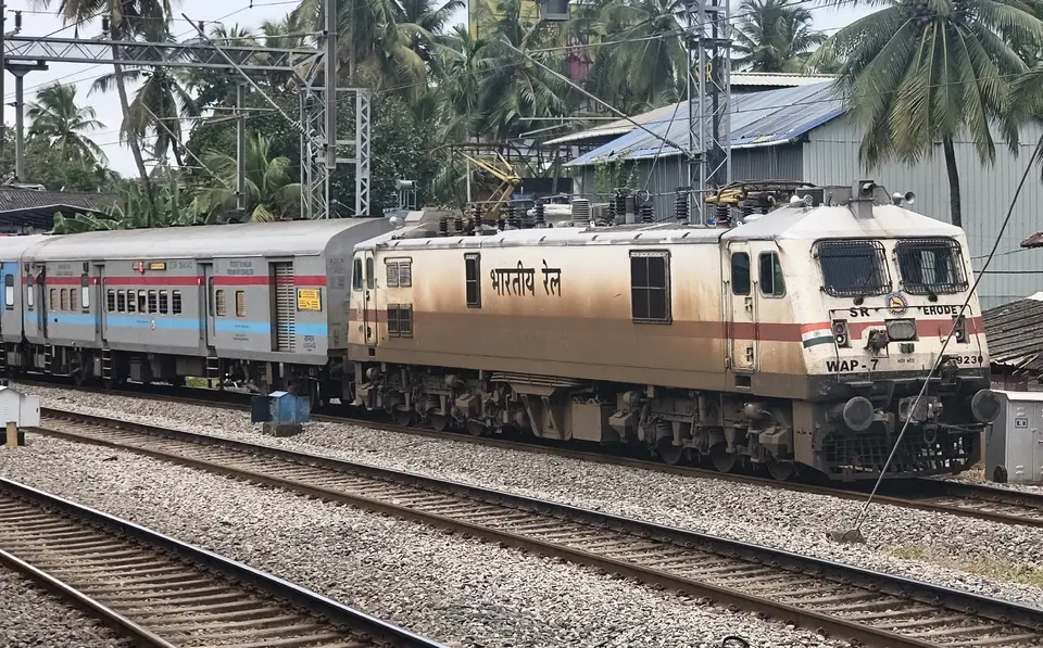 12075 Kozhikode - Thiruvananthapuram Central Jan Shatabdi Express train photo 3