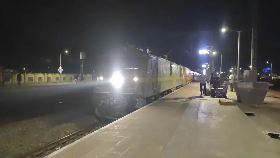 17289 Kakinada Town - Mysuru Express train photo 2
