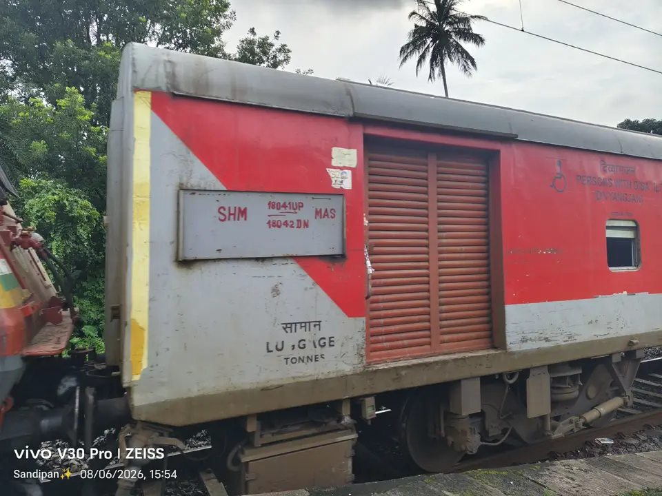 09079 Mumbai Central - Indore Special Fare AC SF Summer Special train photo 2
