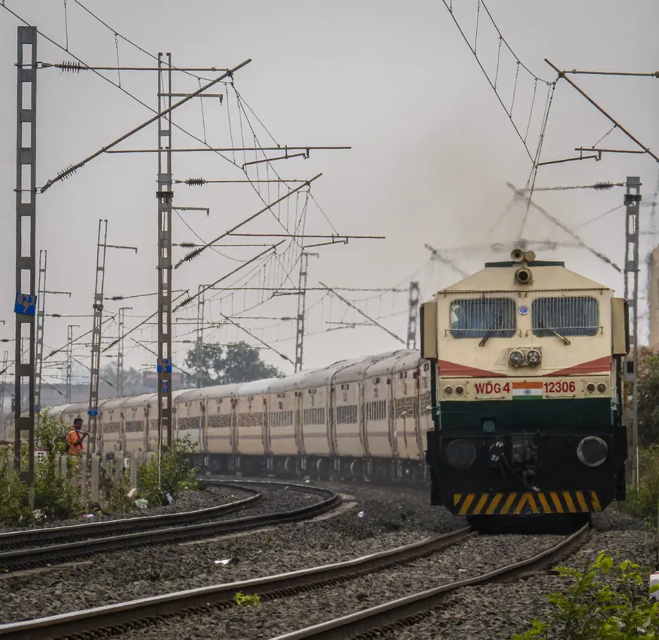 11403 Nagpur - SCSMT Kolhapur Express train photo 5