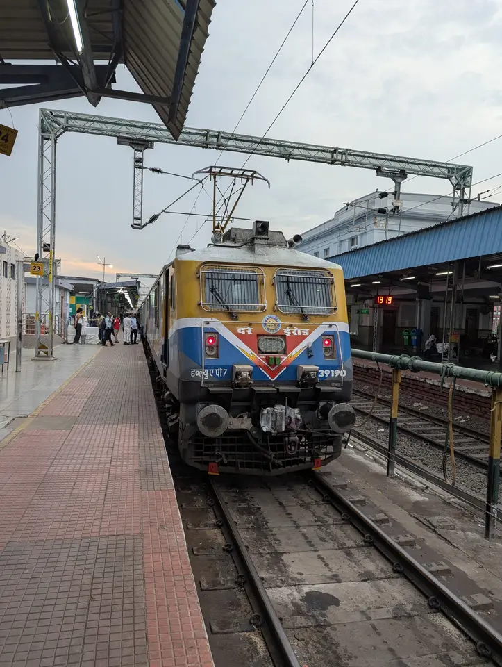19567 Tuticorin - Okha Vivek Express train photo 3