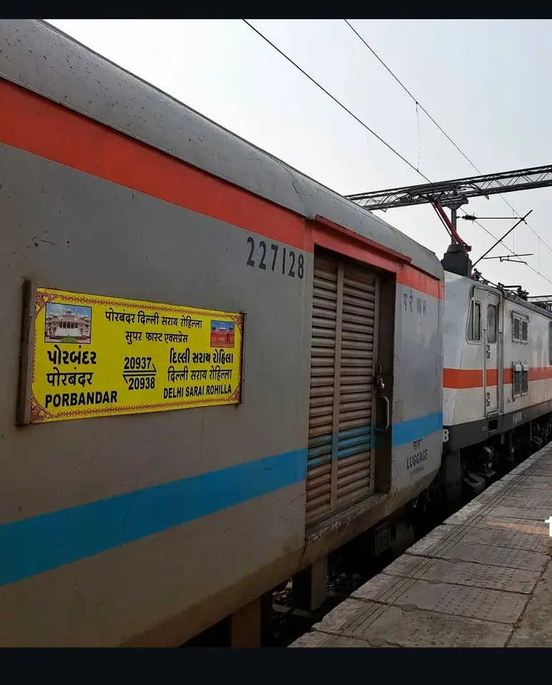 20938 Delhi Sarai Rohilla - Porbandar SF Express train