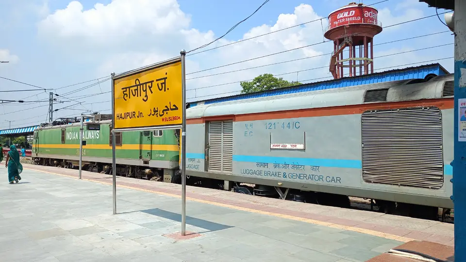 15549 Jaynagar - Patna Intercity Express train photo 4