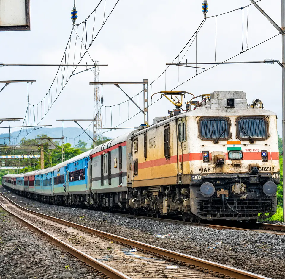 22105 Indrayani SF Express train photo 4